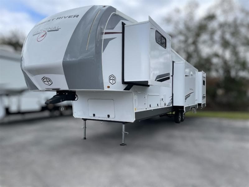 2025 Forest River 2025 Forest River Cardinal - thumbnail 4