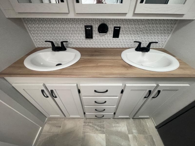 2025 Coachmen 2025 Coachmen Chaparral - thumbnail 17