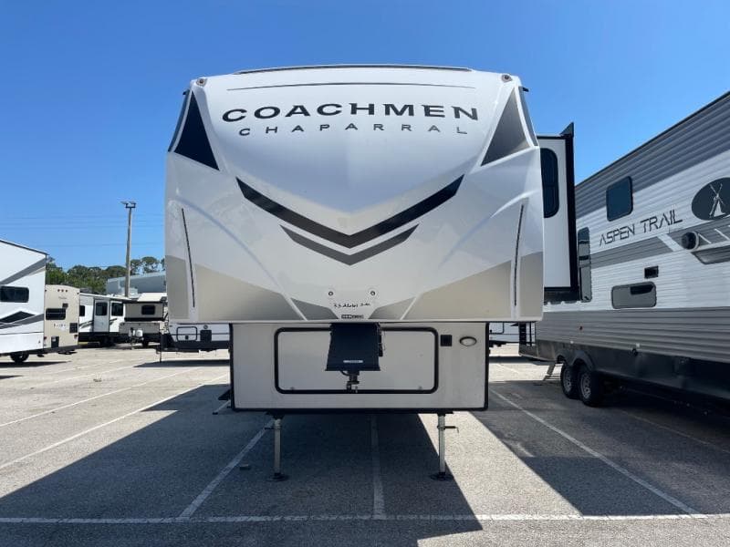 2025 Coachmen 2025 Coachmen Chaparral - thumbnail 3