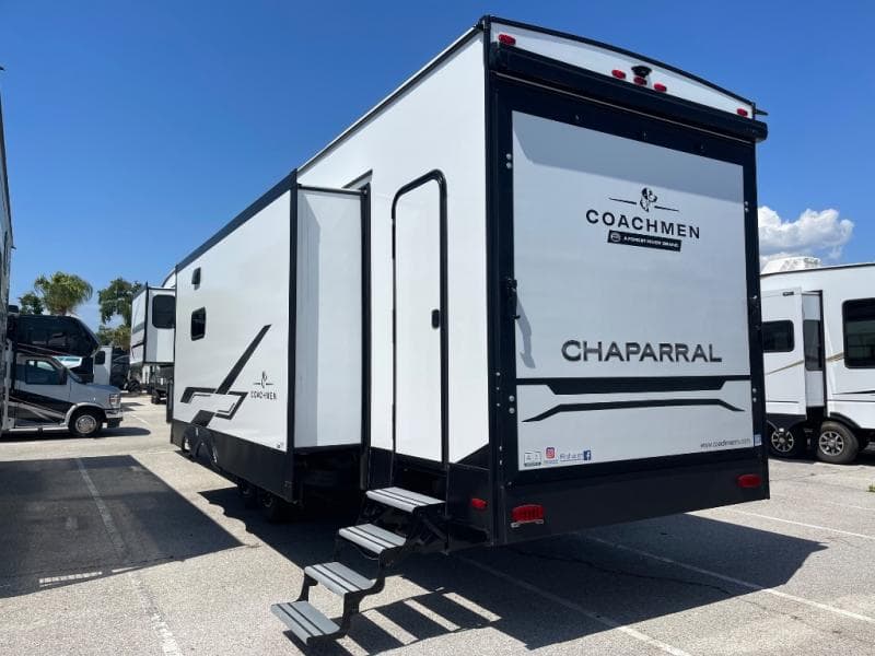 2025 Coachmen 2025 Coachmen Chaparral - thumbnail 5