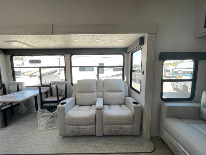 2025 Coachmen 2025 Coachmen Chaparral - thumbnail 8