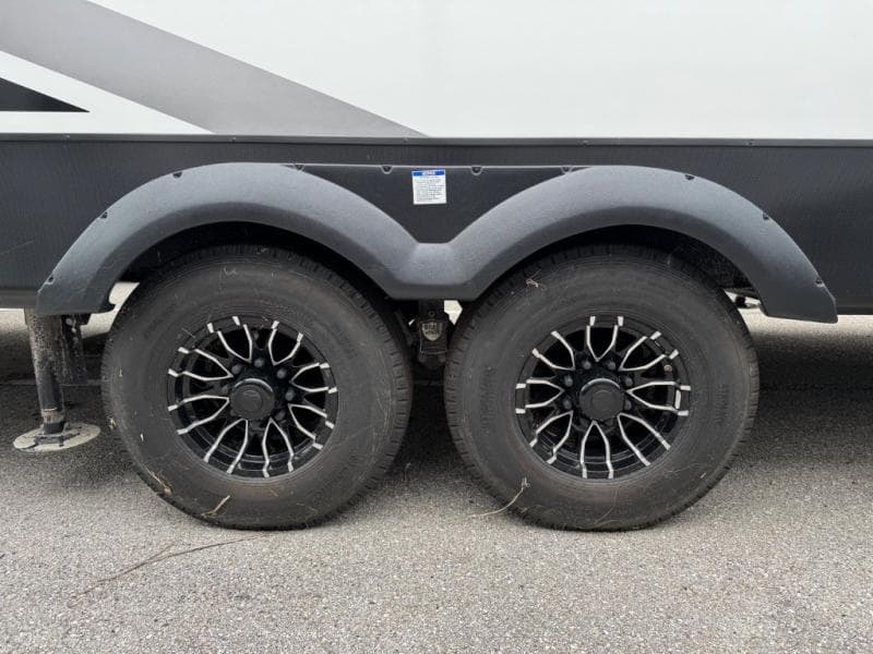 2025 Coachmen 2025 Coachmen Brookstone - thumbnail 6