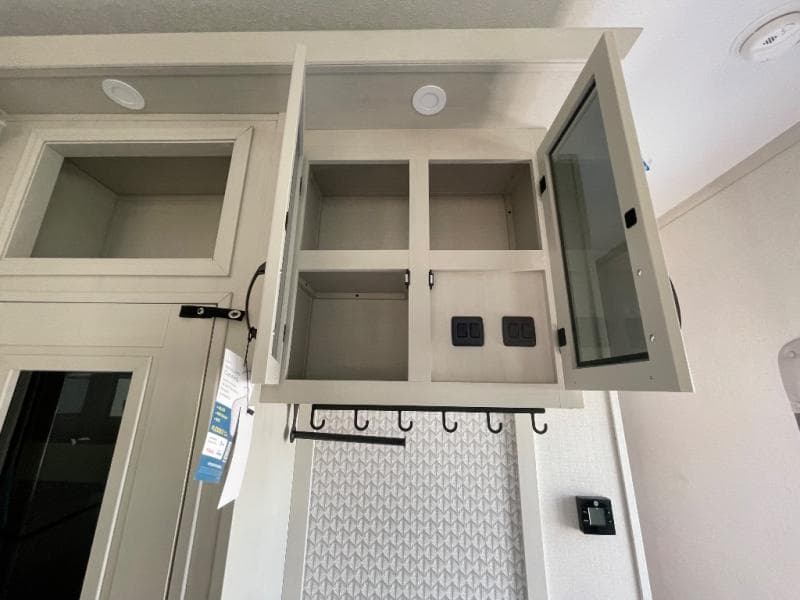 2025 Coachmen 2025 Coachmen Brookstone - thumbnail 26