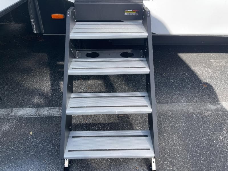 2025 Coachmen 2025 Coachmen Brookstone - thumbnail 8