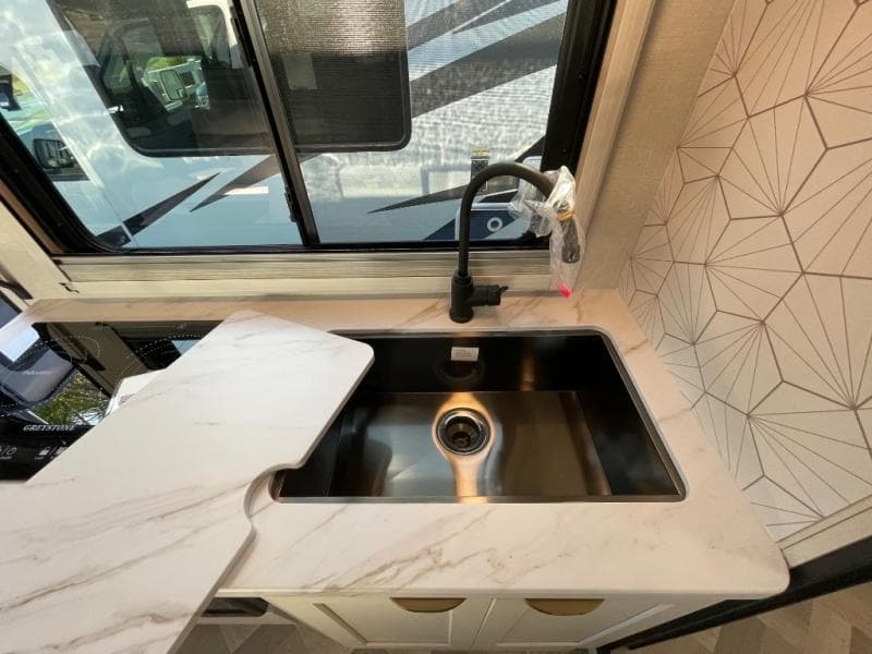 2025 Coachmen 2025 Coachmen Prism Select - thumbnail 18