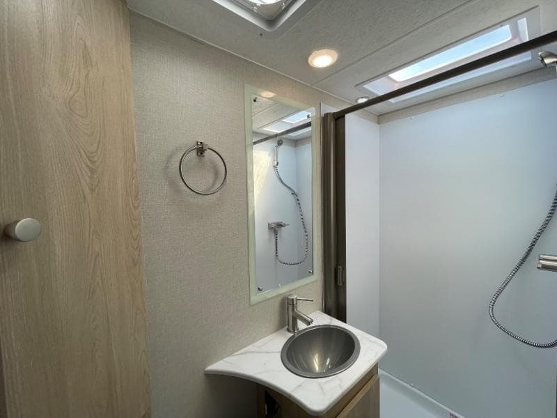 2025 Coachmen 2025 Coachmen Leprechaun - thumbnail 17