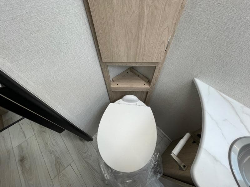 2025 Coachmen 2025 Coachmen Leprechaun - thumbnail 20