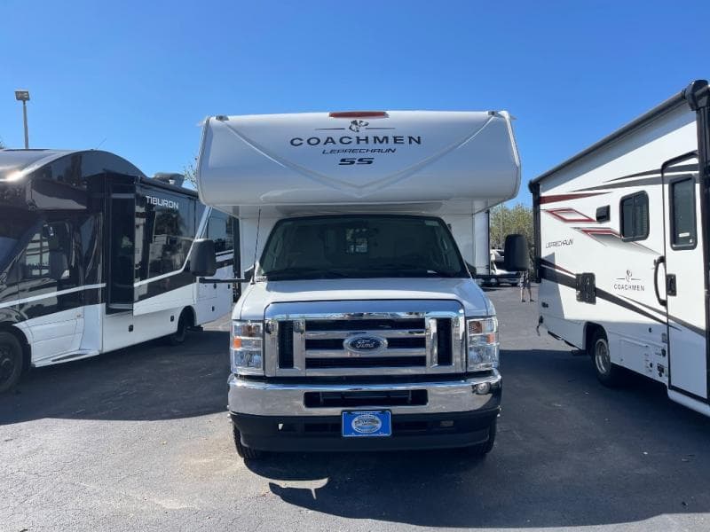 2025 Coachmen 2025 Coachmen Leprechaun - thumbnail 3