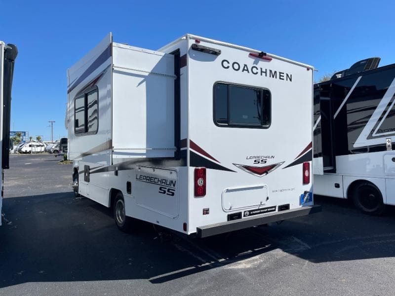 2025 Coachmen 2025 Coachmen Leprechaun - thumbnail 5