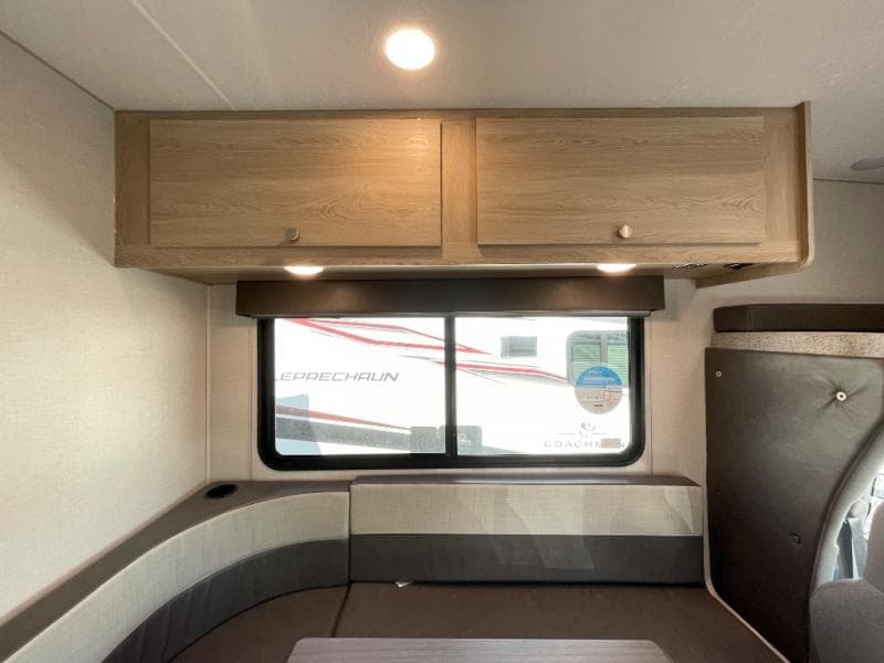 2025 Coachmen 2025 Coachmen Leprechaun - thumbnail 10