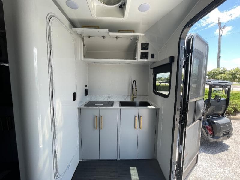 2025 inTech RV 2025 inTech RV Black Wing - thumbnail 11