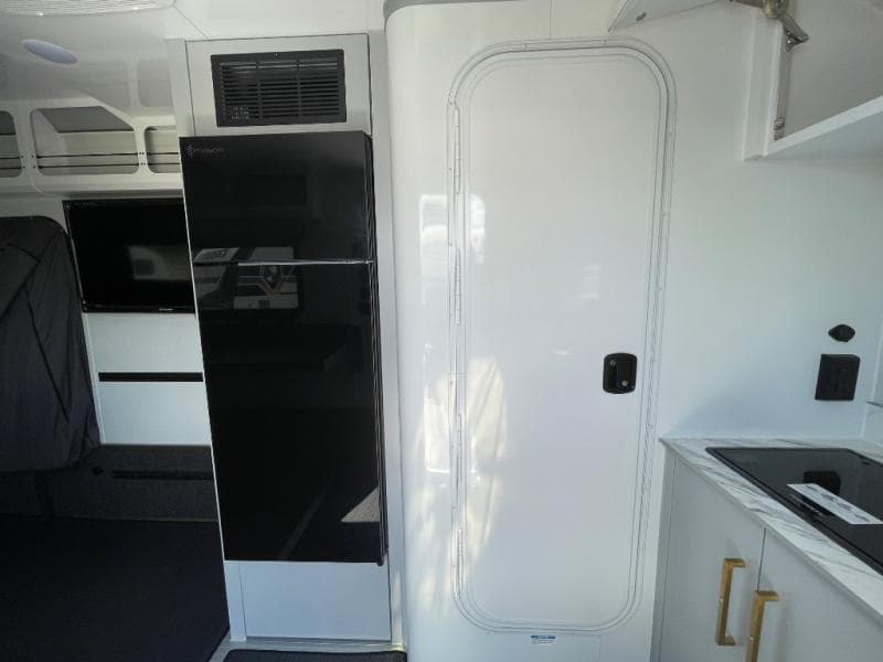 2025 inTech RV 2025 inTech RV Black Wing - thumbnail 13