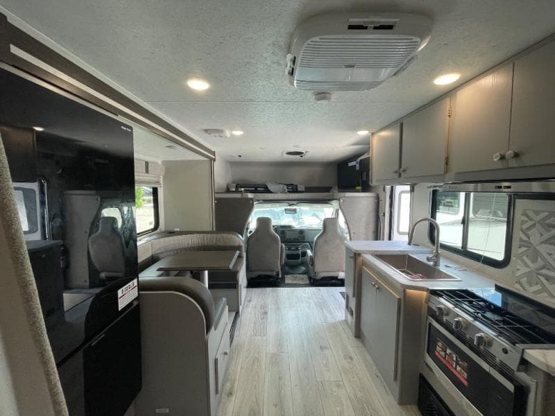 2025 Coachmen 2025 Coachmen Freelander - thumbnail 16