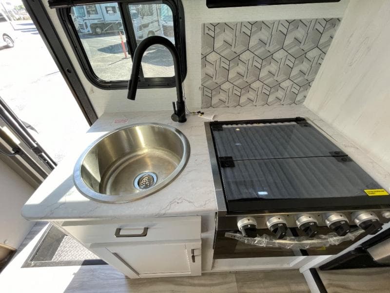 2025 Gulf Stream 2025 Gulf Stream Conquest - thumbnail 27