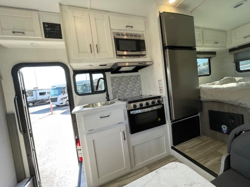 2025 Gulf Stream 2025 Gulf Stream Conquest - thumbnail 10