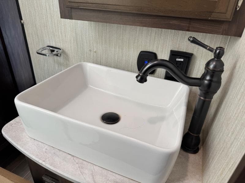 2020 Cherokee Alpha Wolf 2020 Cherokee Alpha Wolf ARCTIC WOLF - thumbnail 19