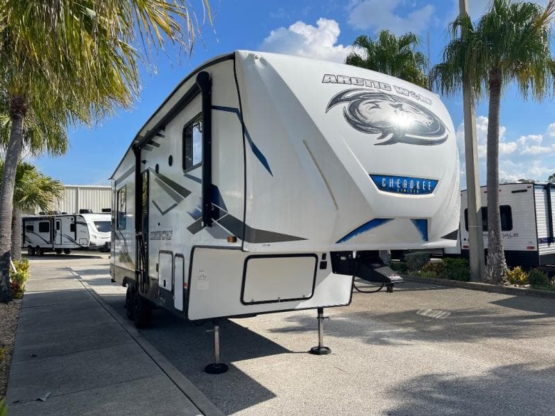 2024 Cherokee Arctic Wolf ARCTIC WOLF 27SGS