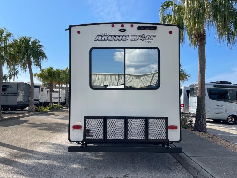 2024 Cherokee Arctic Wolf 2024 Cherokee Arctic Wolf ARCTIC WOLF - thumbnail 7