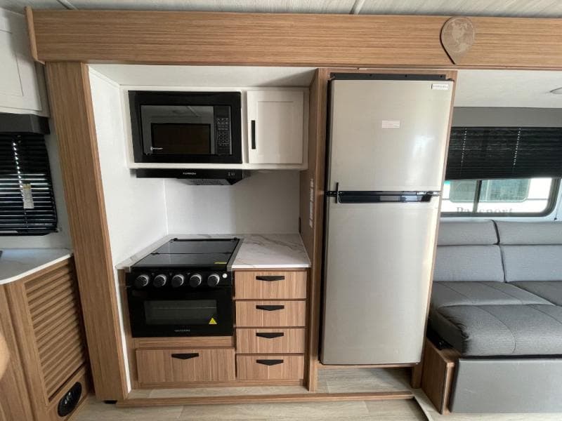 2025 Keystone RV 2025 Keystone RV Passport Classic - thumbnail 10