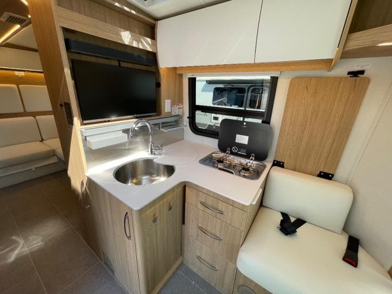 2025 Leisure Travel Vans 2025 Leisure Travel Vans Wonder - thumbnail 11