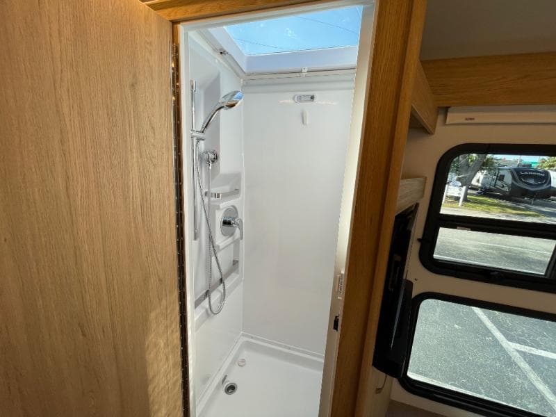 2025 Leisure Travel Vans 2025 Leisure Travel Vans Wonder - thumbnail 25