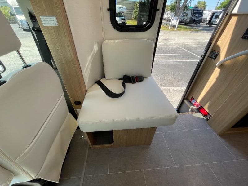 2025 Leisure Travel Vans 2025 Leisure Travel Vans Wonder - thumbnail 10