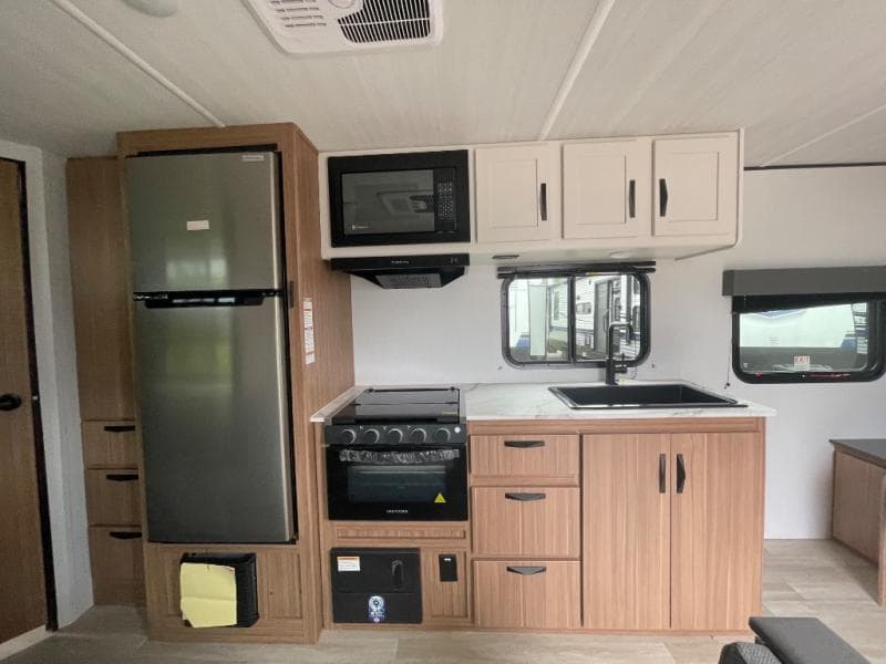 2025 Keystone RV 2025 Keystone RV Passport Classic - thumbnail 11