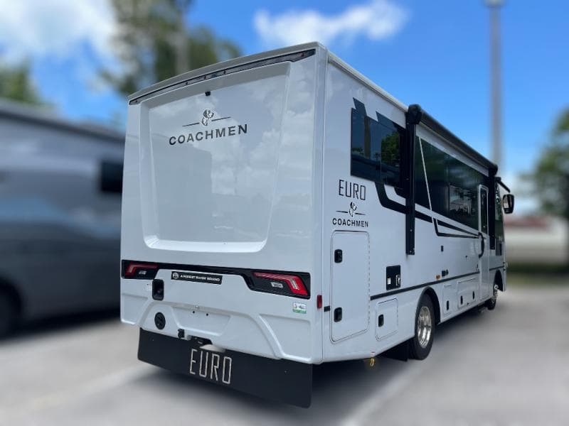 2026 Coachmen 2026 Coachmen Euro - thumbnail 17