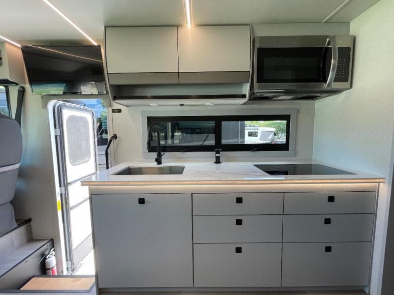 2026 Coachmen 2026 Coachmen Euro - thumbnail 8