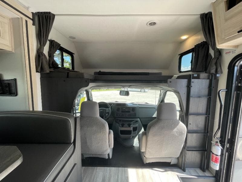 2024 Forest River 2024 Forest River Sunseeker - thumbnail 5