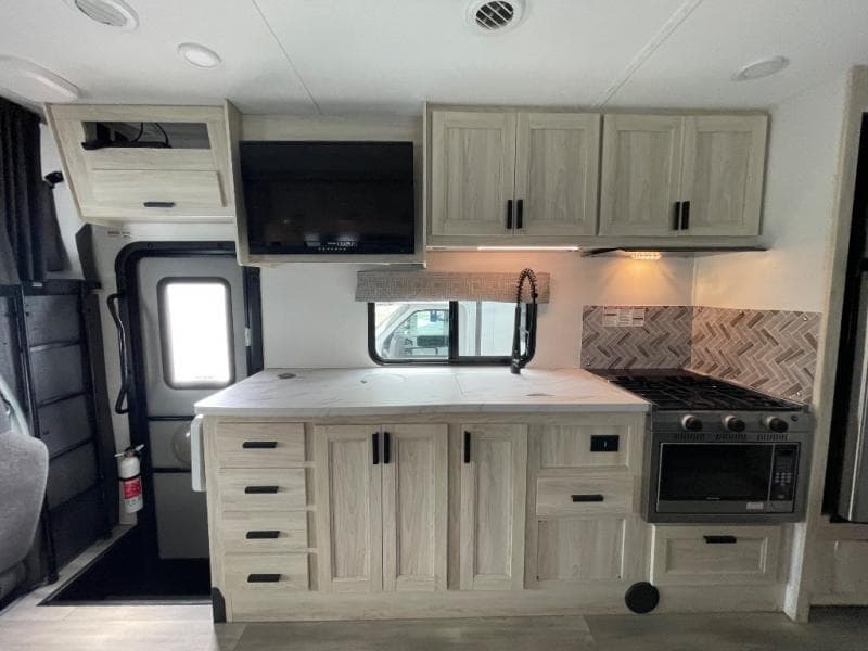 2024 Forest River 2024 Forest River Sunseeker Classic - thumbnail 11