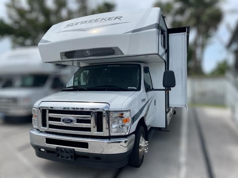 2024 Forest River 2024 Forest River Sunseeker Classic - thumbnail 4