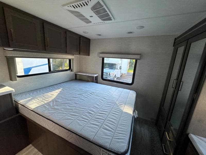 2026 Thor Motor Coach 2026 Thor Motor Coach Chateau - thumbnail 20