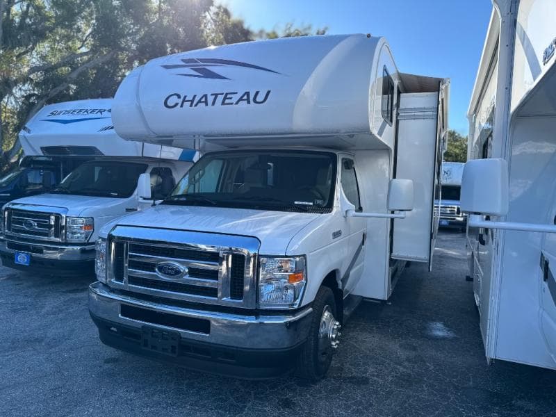 2026 Thor Motor Coach 2026 Thor Motor Coach Chateau - thumbnail 3