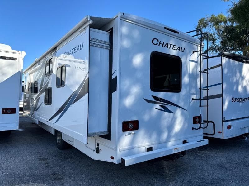 2026 Thor Motor Coach 2026 Thor Motor Coach Chateau - thumbnail 4