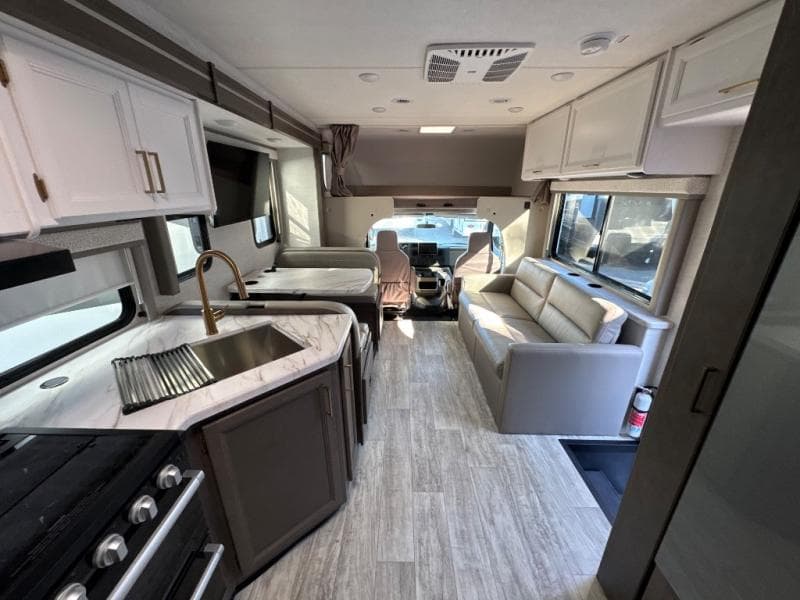 2026 Thor Motor Coach 2026 Thor Motor Coach Chateau - thumbnail 9