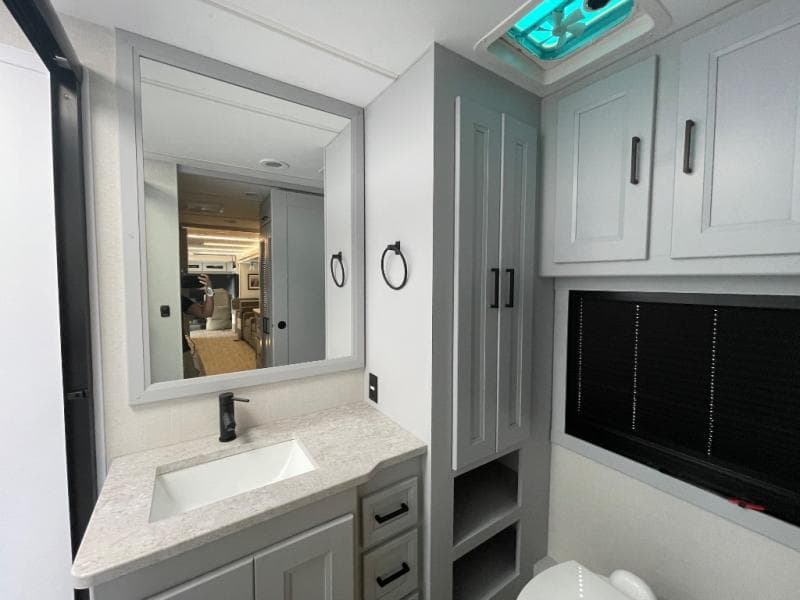 2026 Coachmen 2026 Coachmen Mirada - thumbnail 23