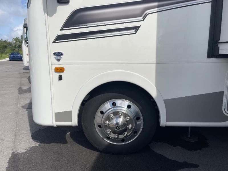 2026 Coachmen 2026 Coachmen Mirada - thumbnail 5