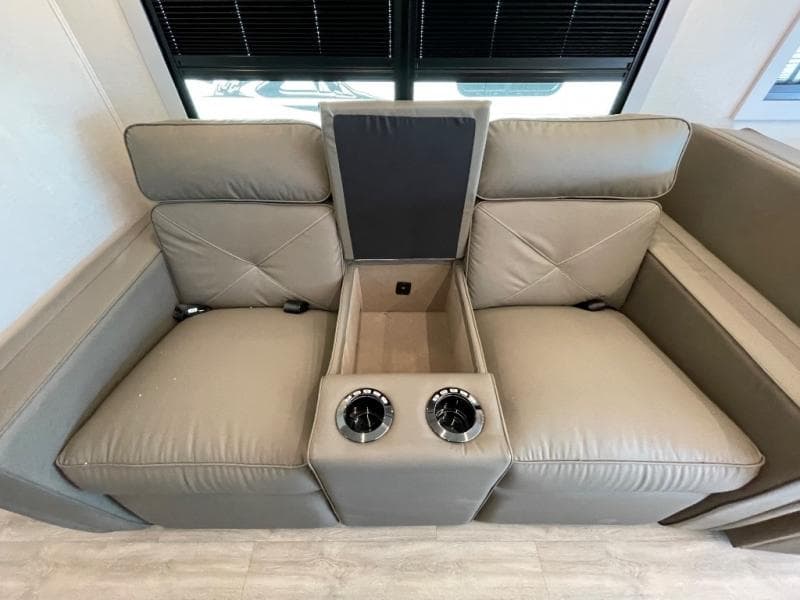 2026 Coachmen 2026 Coachmen Mirada - thumbnail 24