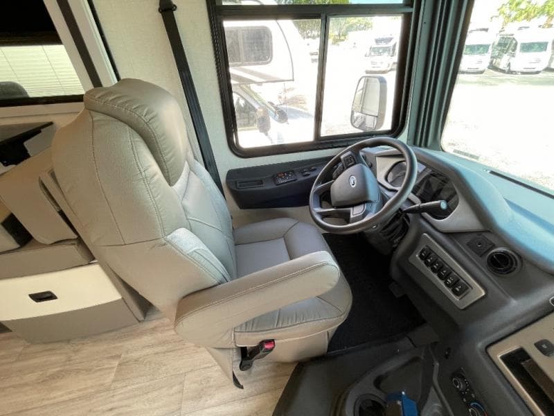 2026 Coachmen 2026 Coachmen Mirada - thumbnail 9