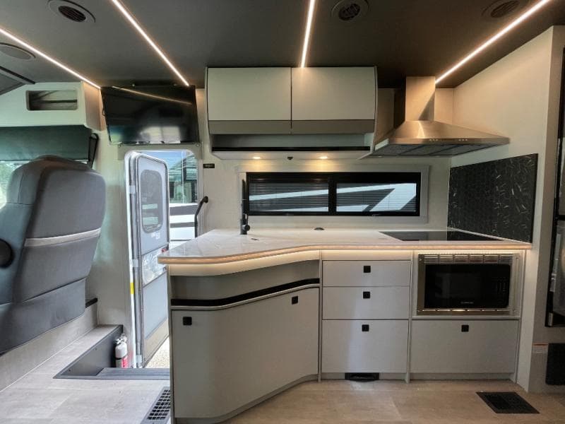 2026 Coachmen 2026 Coachmen Euro - thumbnail 12