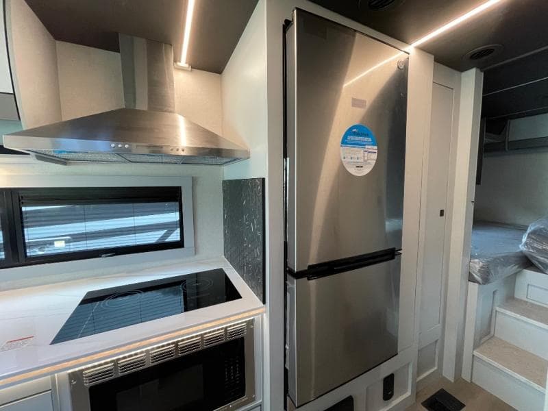 2026 Coachmen 2026 Coachmen Euro - thumbnail 18