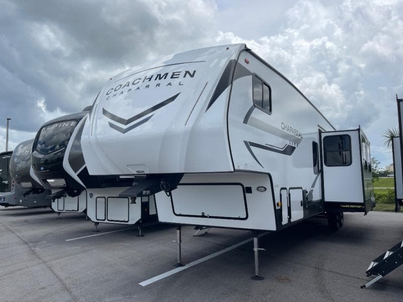2026 Coachmen 2026 Coachmen Chaparral - thumbnail 5