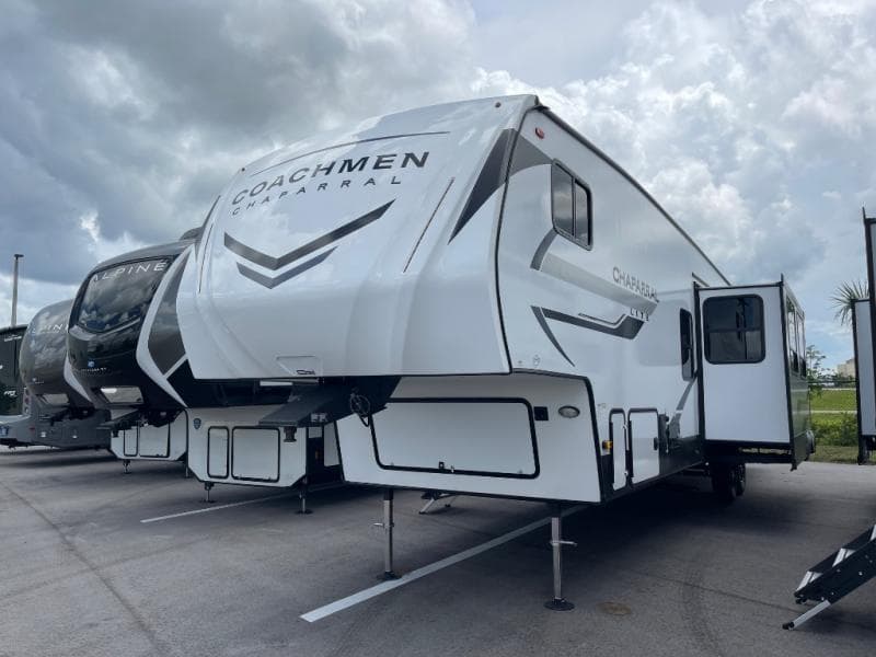 2026 Coachmen 2026 Coachmen Chaparral - thumbnail 6