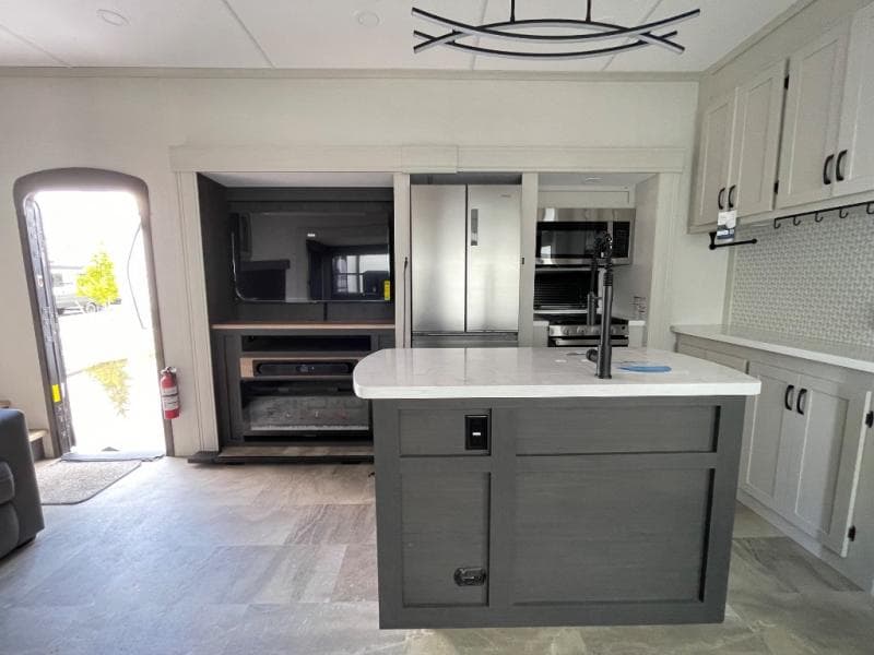 2026 Coachmen 2026 Coachmen Chaparral - thumbnail 15