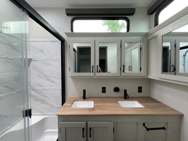 2026 Coachmen 2026 Coachmen Chaparral - thumbnail 19