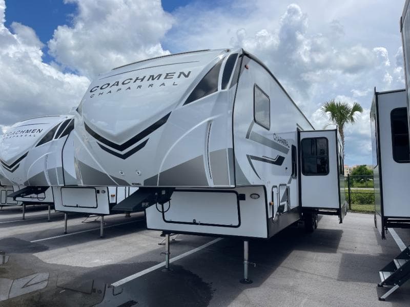 2026 Coachmen 2026 Coachmen Chaparral - thumbnail 4