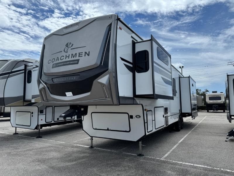 2026 Coachmen 2026 Coachmen Brookstone - thumbnail 4