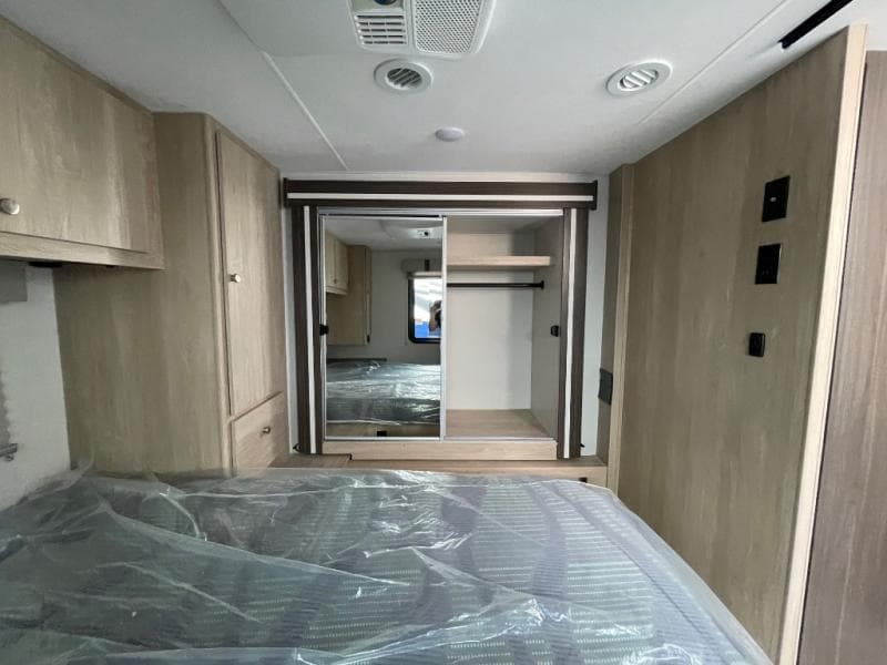 2026 Coachmen 2026 Coachmen Leprechaun - thumbnail 11