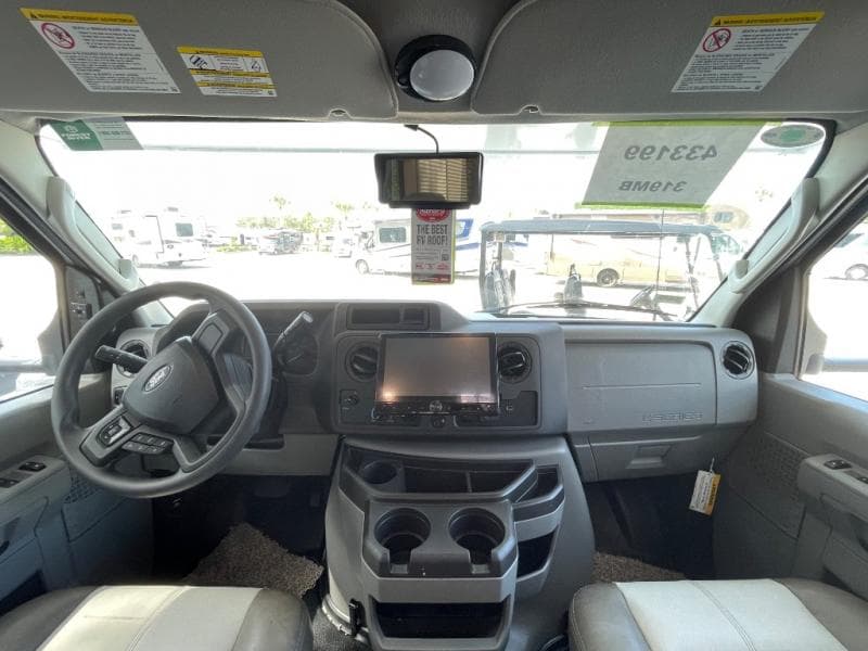 2026 Coachmen 2026 Coachmen Leprechaun - thumbnail 5